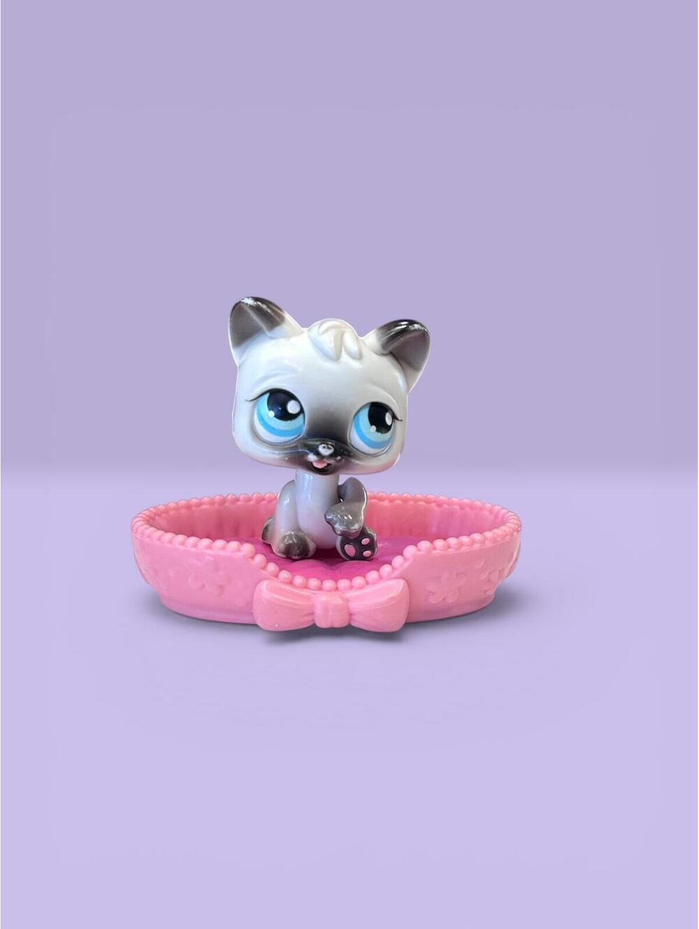 Littlest Pet Shop Siamese Cat #180 with Bed LPS